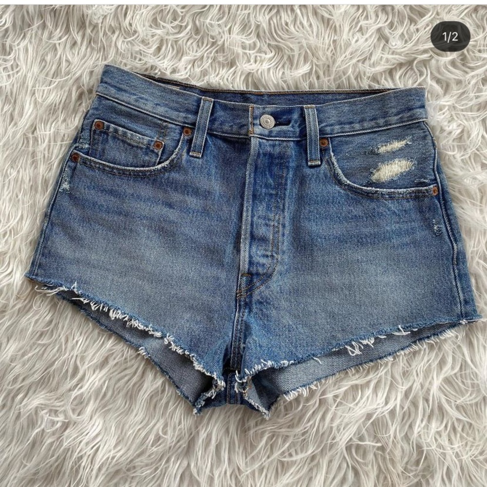 Levis shorts, NEVER WORN